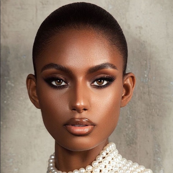 Hello! 👋🏼 My name is Iris. I’m new to the Poshmark world. - Picture 6 of 6